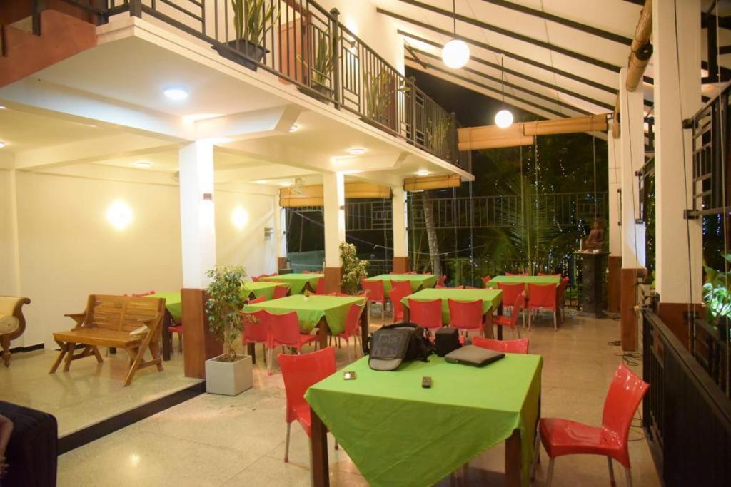 Lotuscool Hotel Kurunegala Exteriör bild